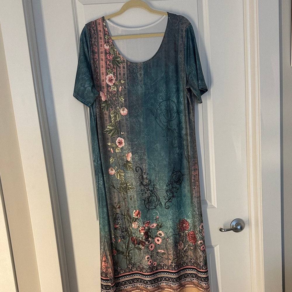 Elegant Floral Maxi Dress in Green and Pink